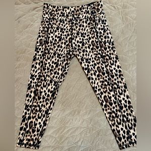 Victoria’s Secret Incredible Essential Legging Size: 16